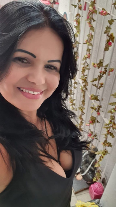 Nalini Premim — terapeuta corporal e holística da Tantra Lotus